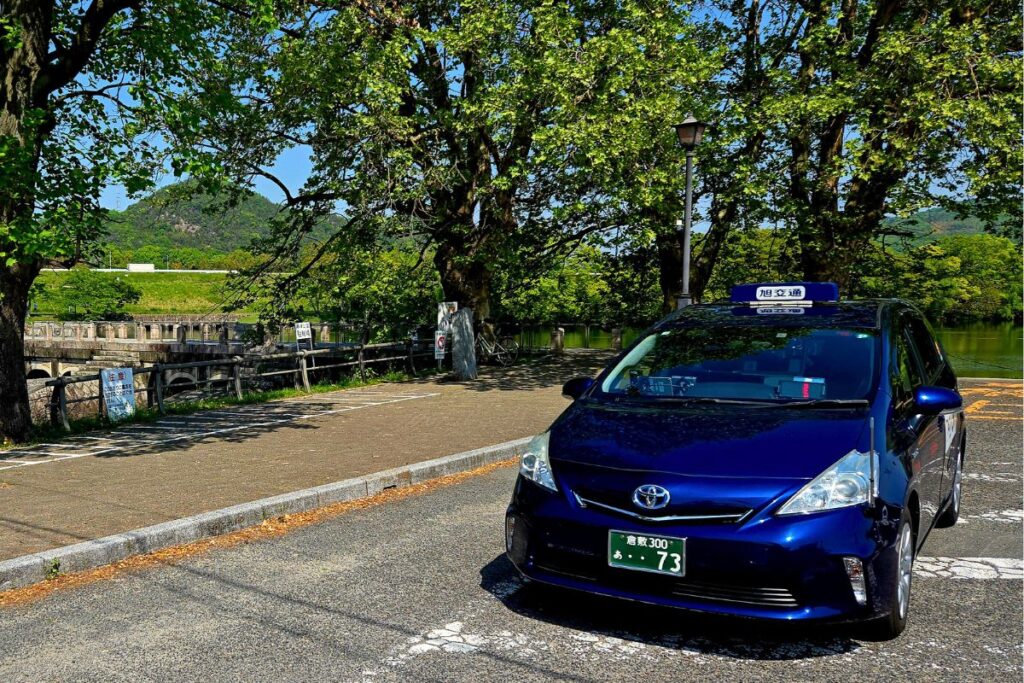 観光タクシー　プリウス
